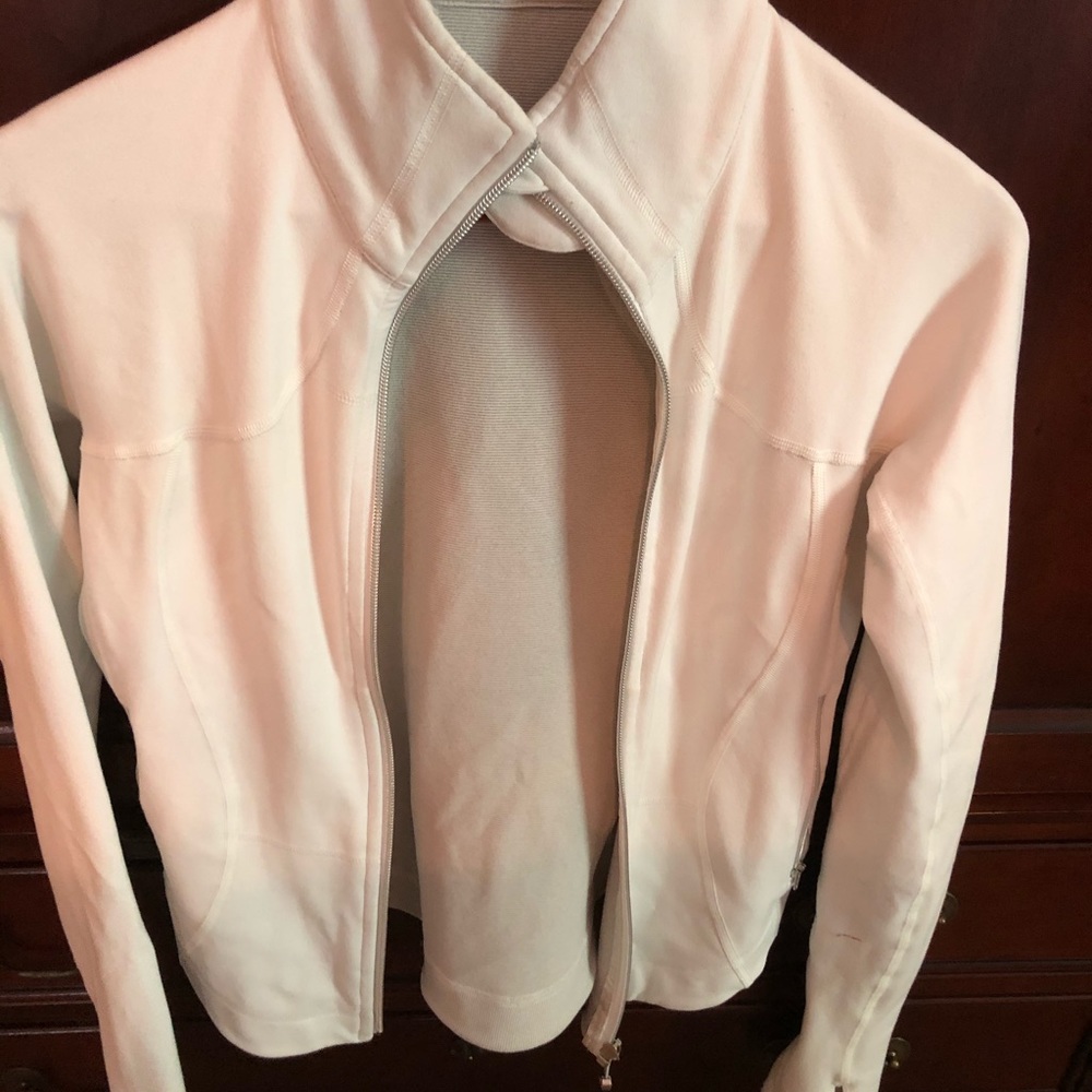 Short Lululemon jacket with thumb holes size 6 gently worn condition